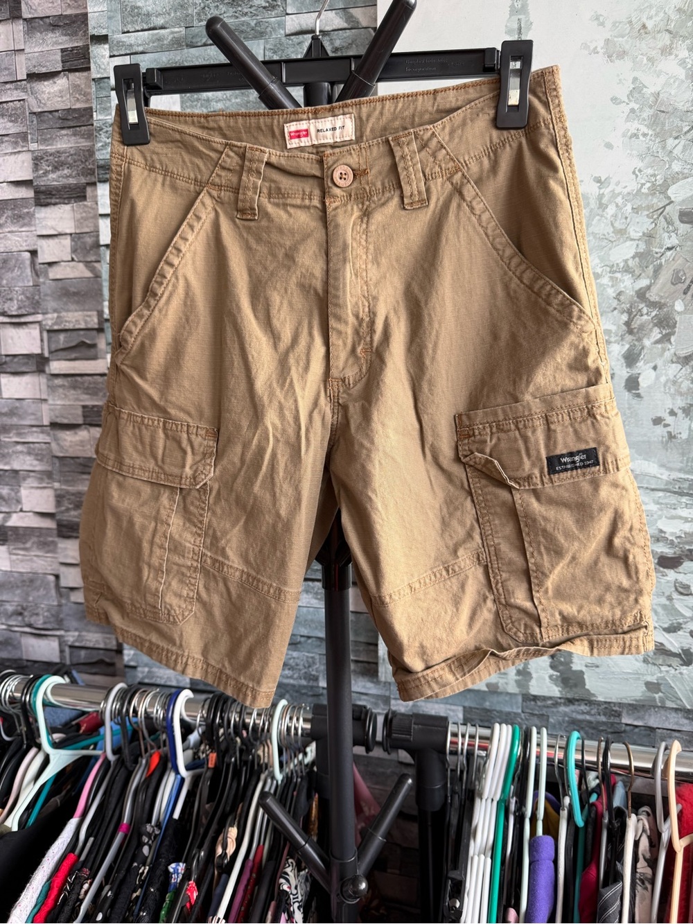 Wrangler Tan Cargo Shorts with Multiple Pockets